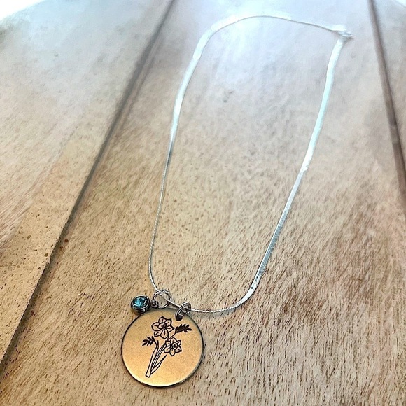 NWT - Birth Flower Necklace with Birth Month Charm - Picture 4 of 12